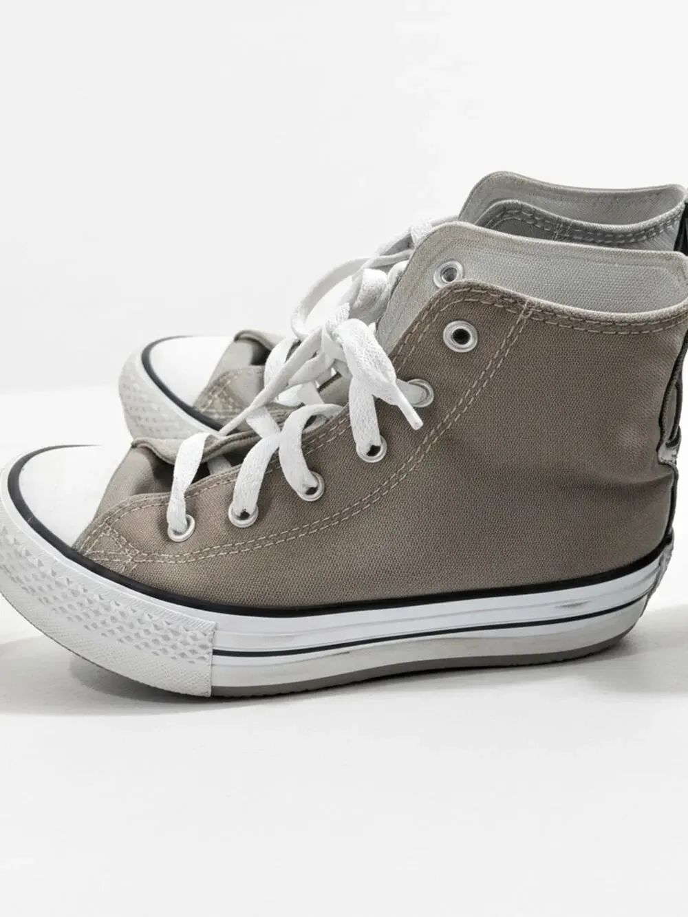 Converse Grey High Top Sneakers Youth Size 1.5 Unisex — Gently Used